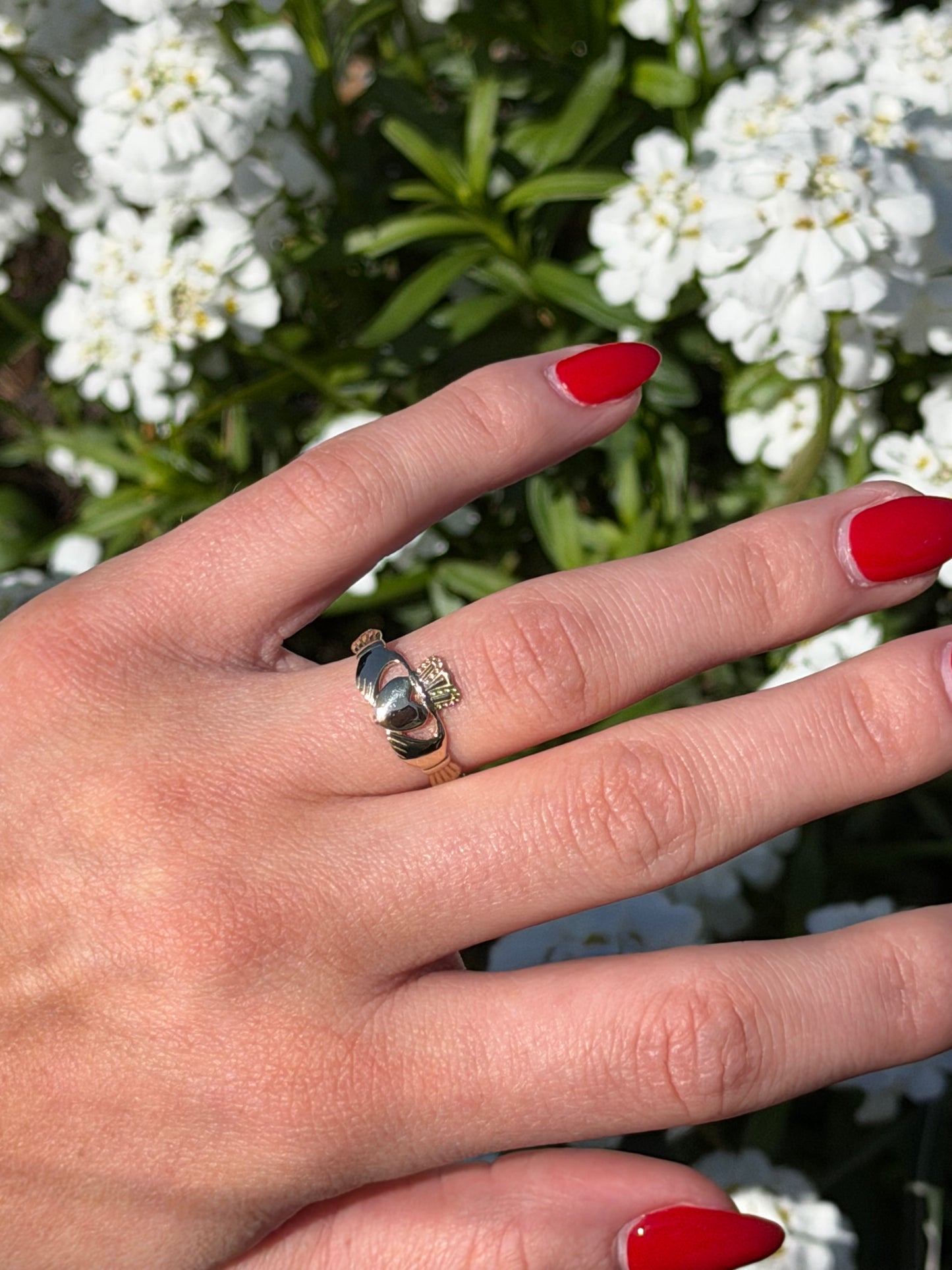Crioa 9ct Claddagh Ring