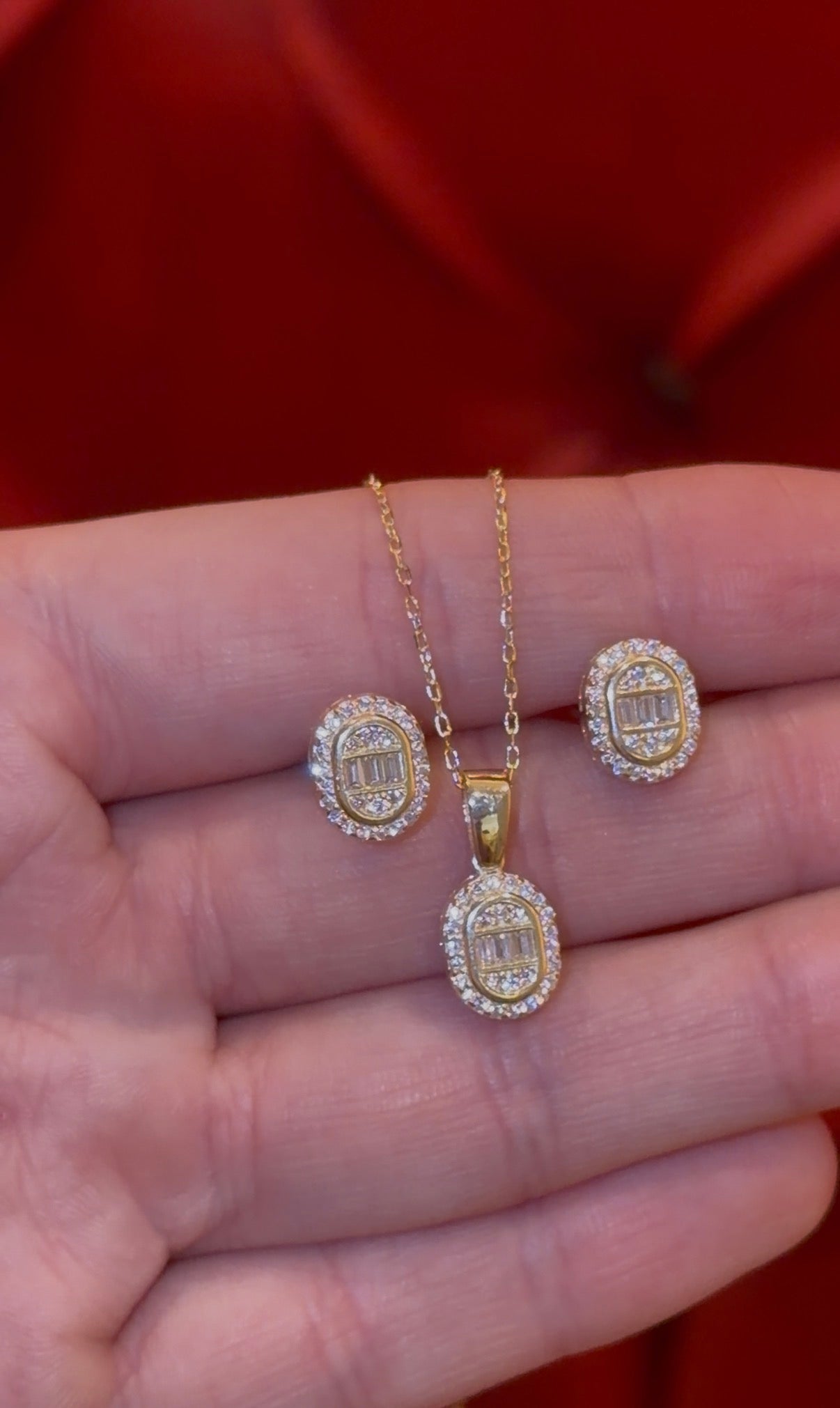 The Margot Pendant & Chain