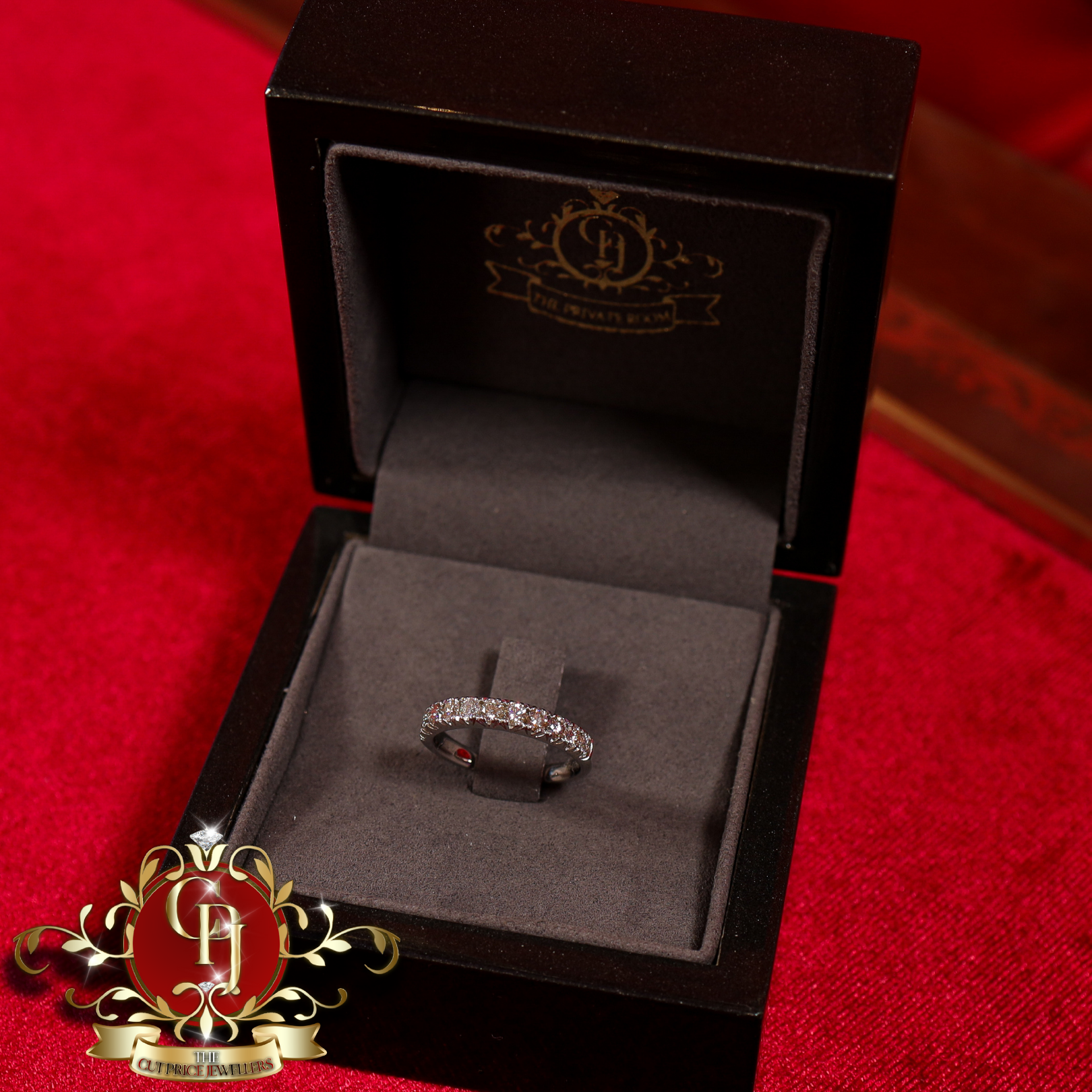 14ct White Gold Ring with 0.7ct Genuine Diamonds