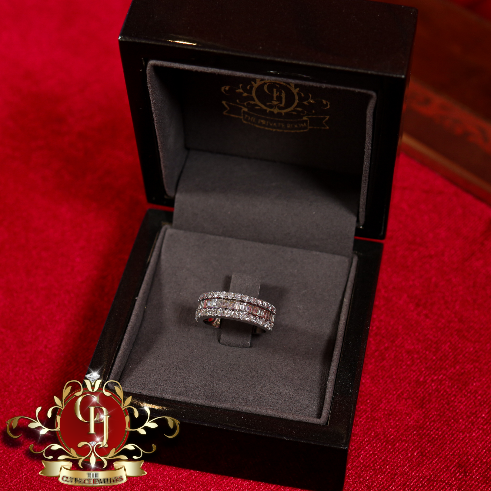 18ct White Gold Ring with 1.5ct Genuine Diamonds