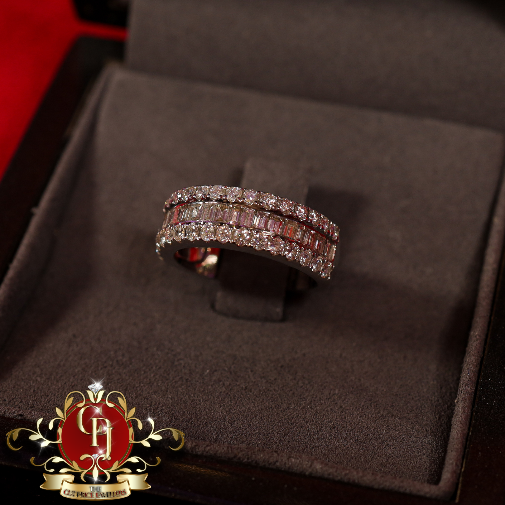 18ct White Gold Ring with 1.5ct Genuine Diamonds