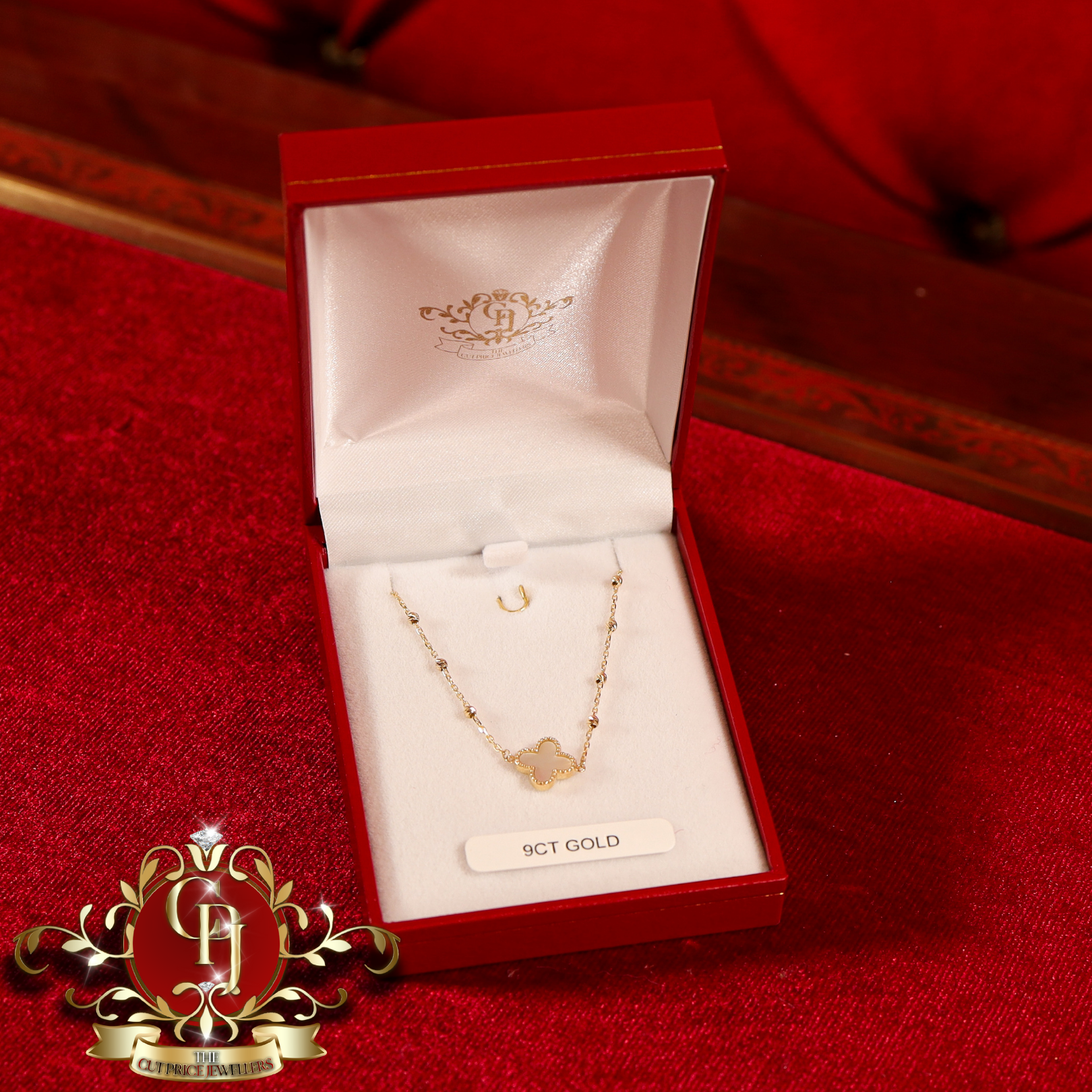 9ct Gold Mother of Pearl Clover Chain
