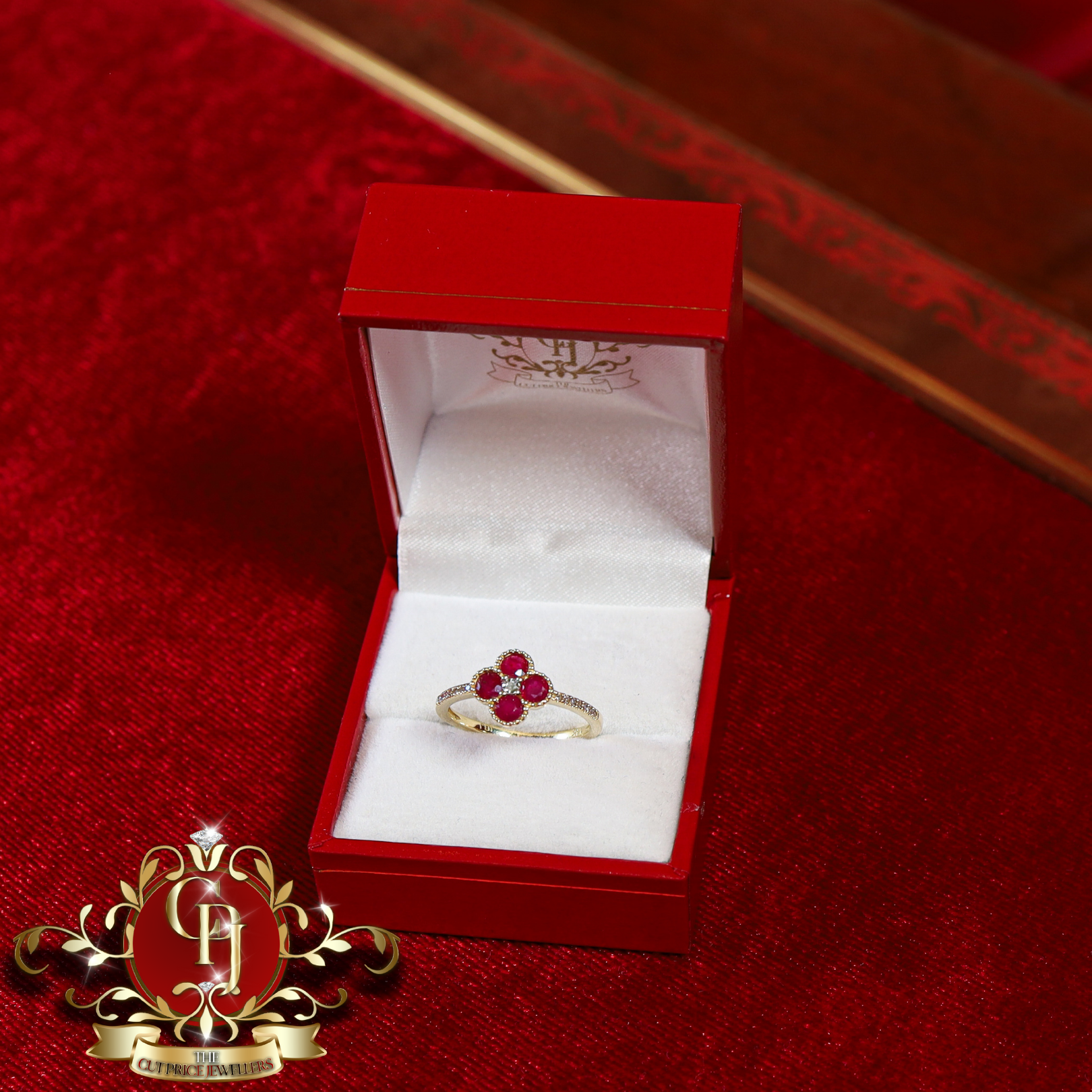 14ct Gold Clover Ring with Genuine Diamonds