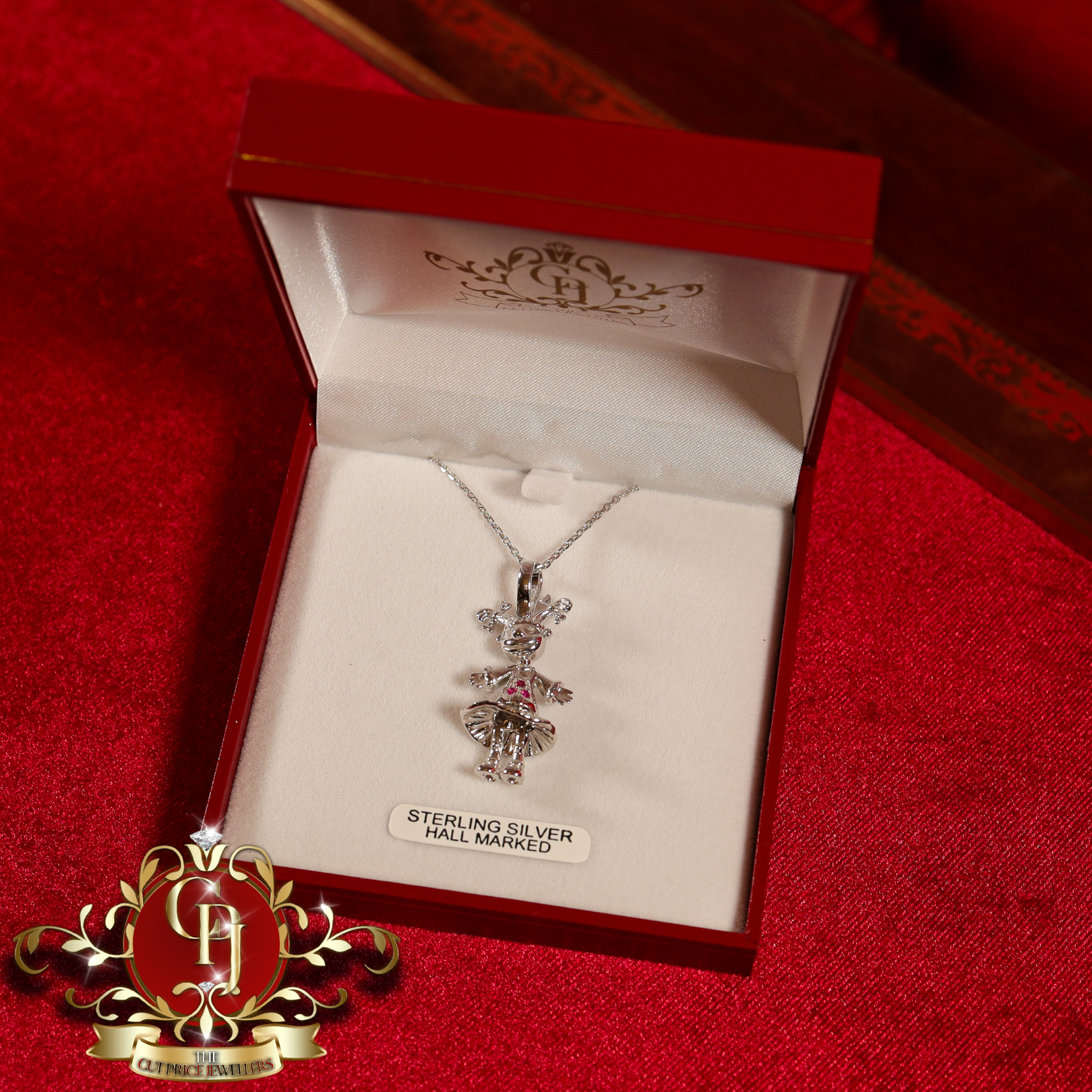 The Pendant & Standard Chain