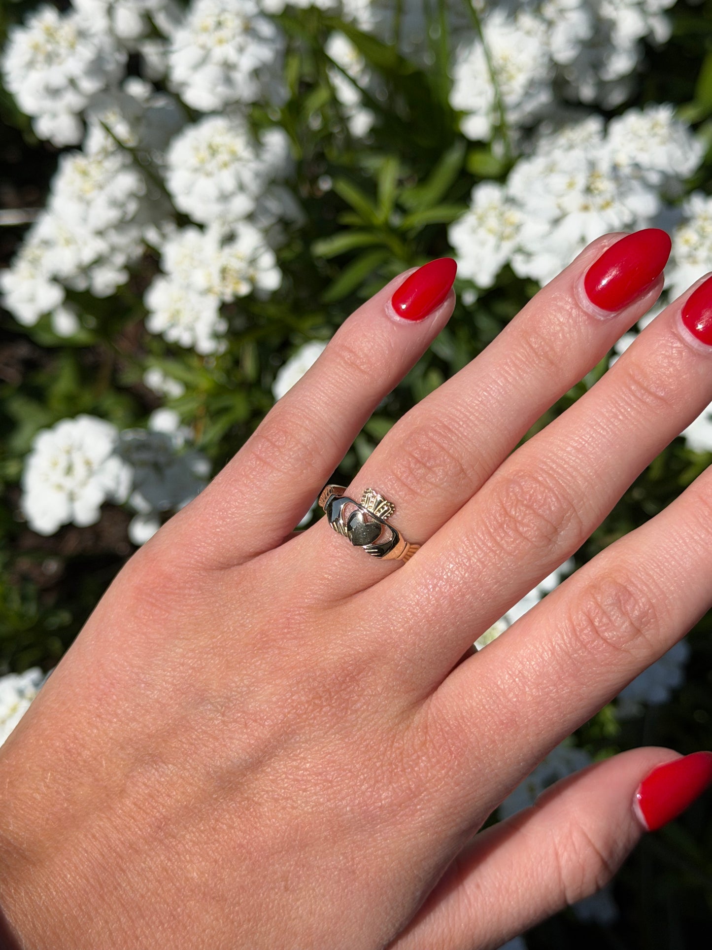 Crioa 9ct Claddagh Ring