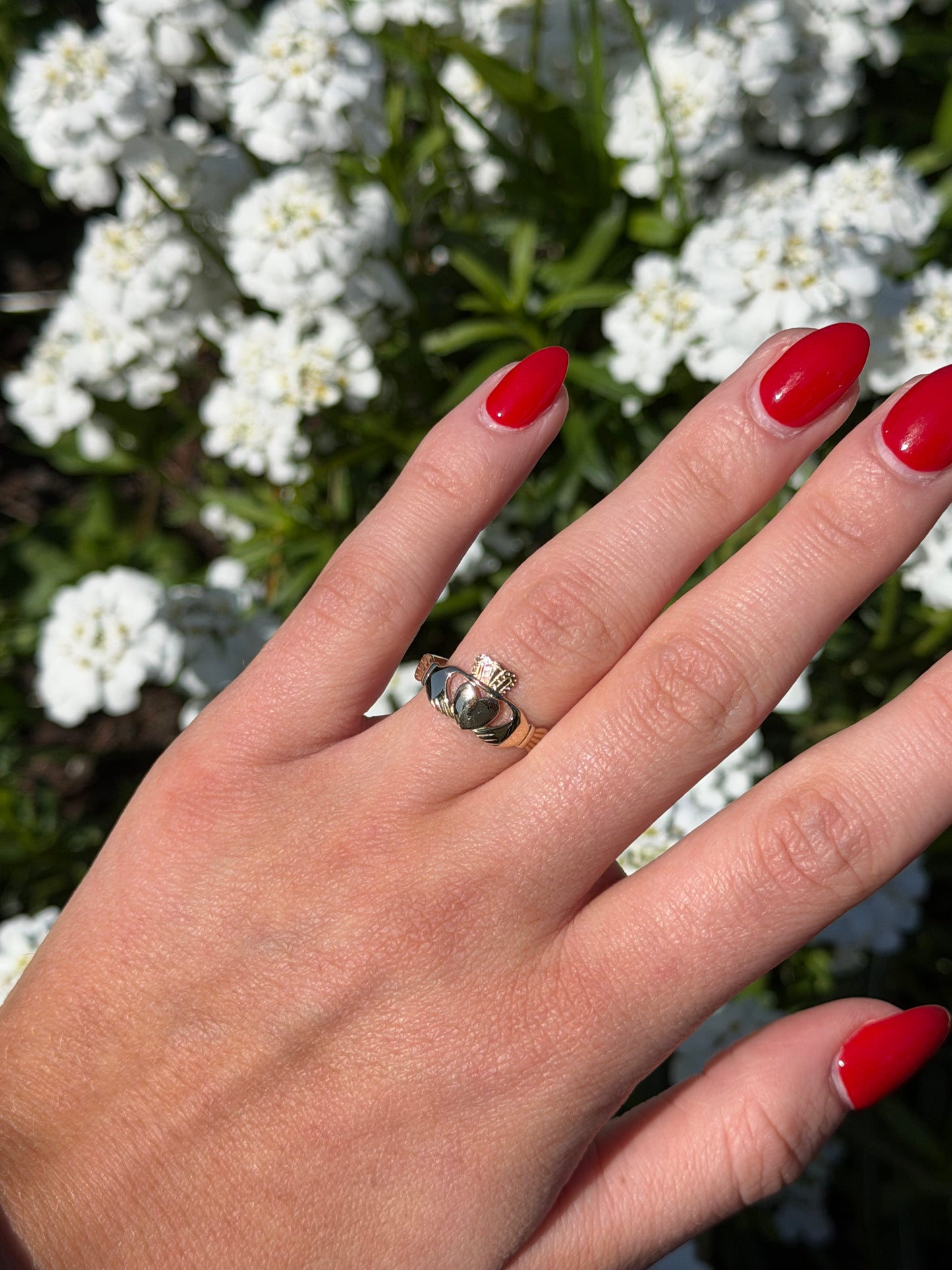 Crioa 9ct Claddagh Ring