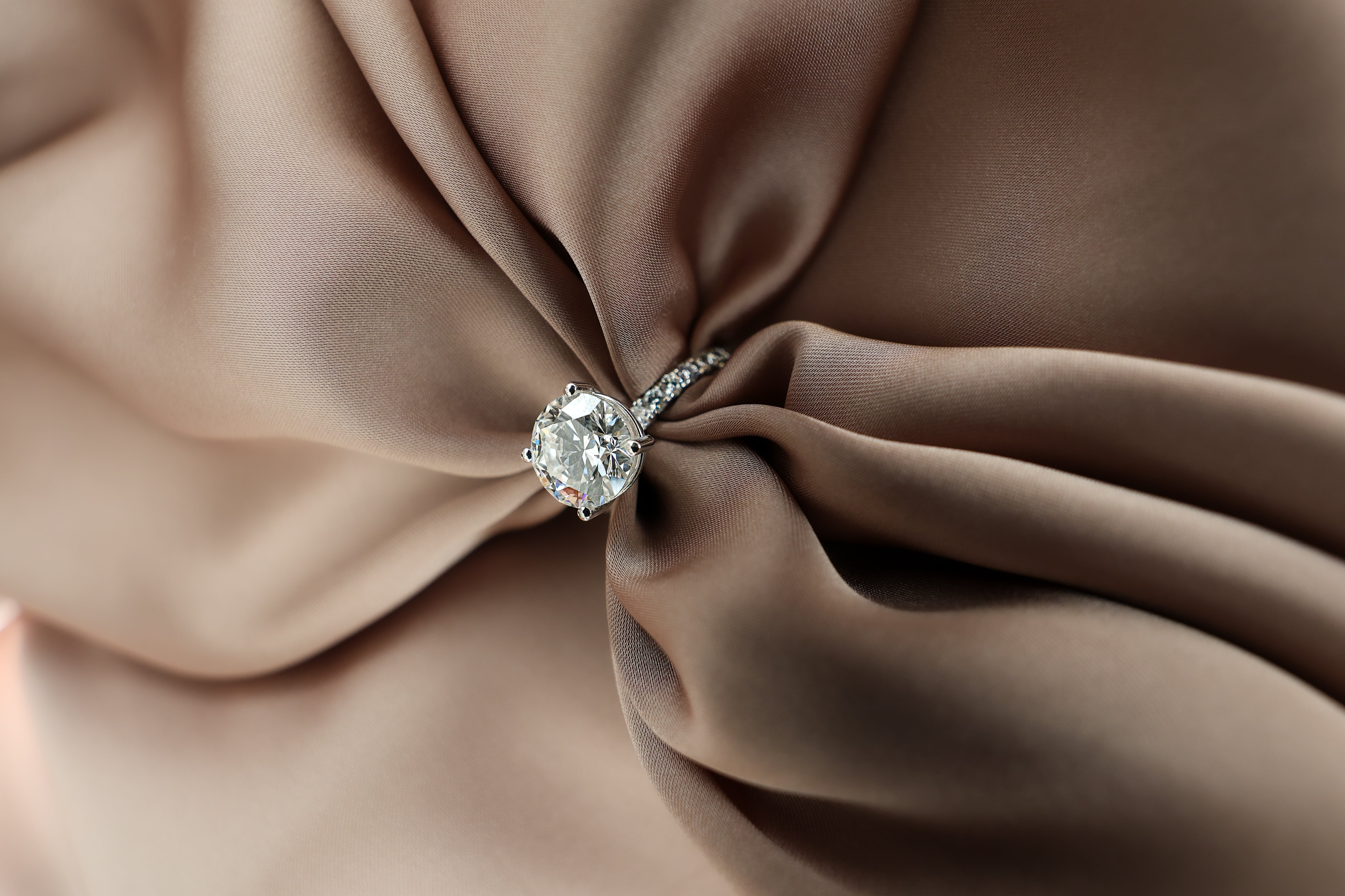 The Scarlett Ring White Gold