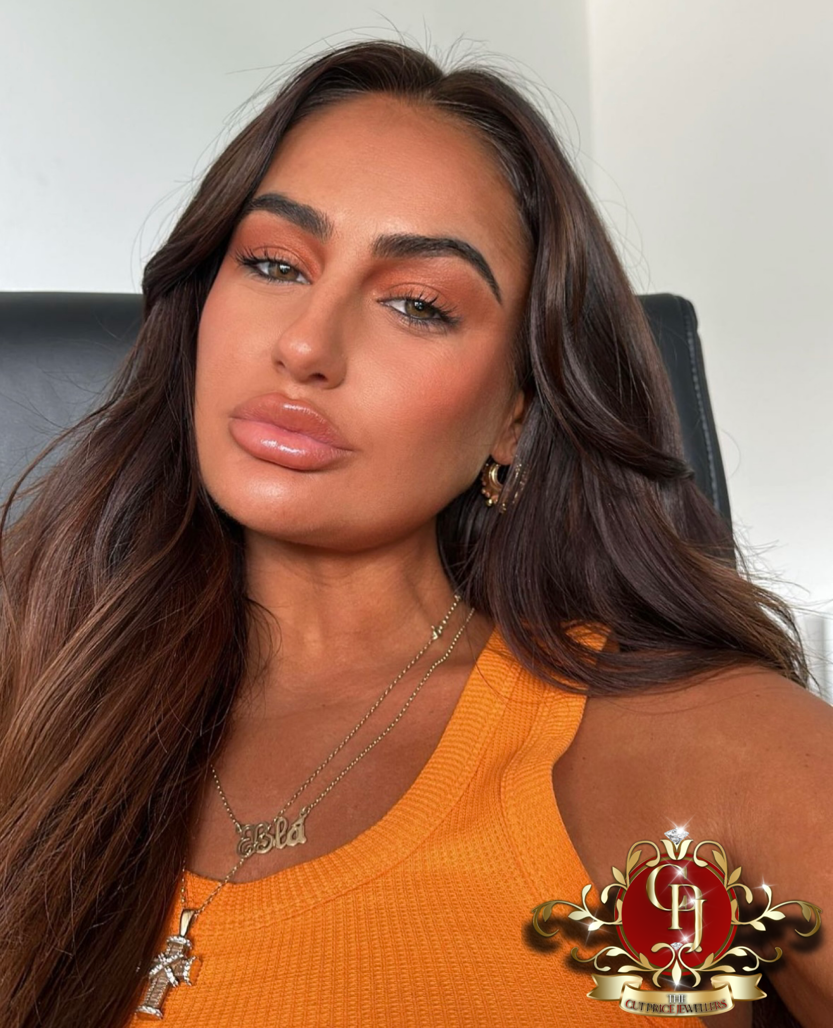 Chunky 9ct Gold Baguette Cross & Chain